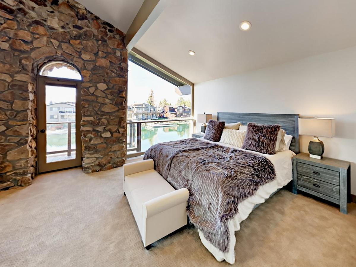 Popular attractions Area Nearby Property